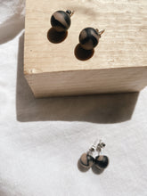 Load image into Gallery viewer, Black &amp; Beige swirl
